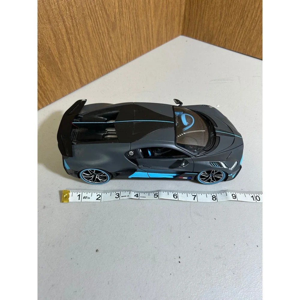 1:18 Diecast Car Bugatti Divo Matte Gray/Black/Blue Special Edition